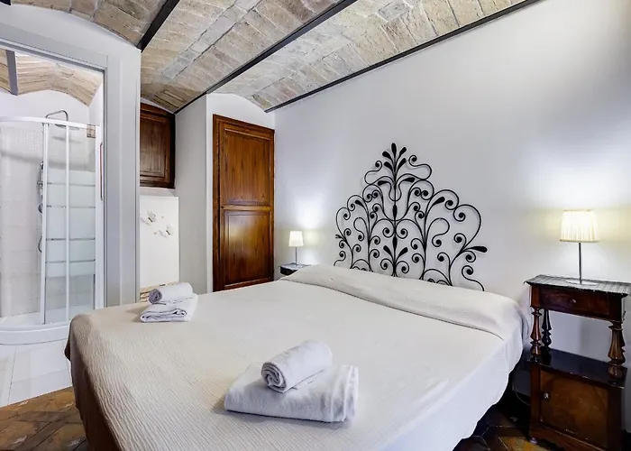 Charming With Garden, Parking & Metro דירה
