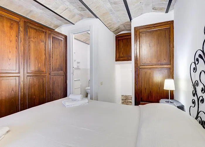 דירה Charming With Garden, Parking & Metro *